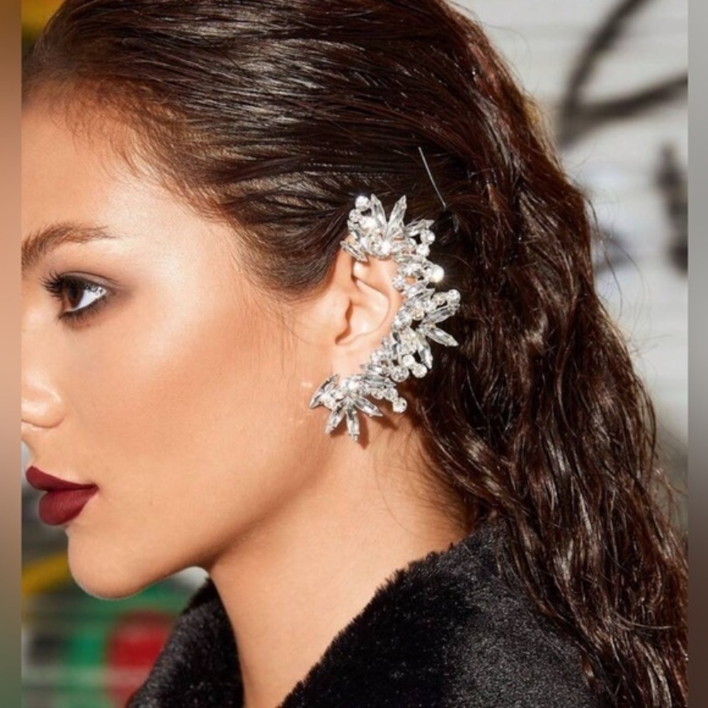 ✨NEW Elegant Silver Crystal Ear Cuff